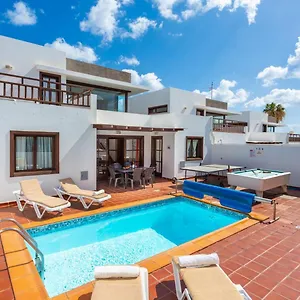 https://villa-julianne-carmen-4-puerto-del-carmen-lanzarote.puertodelcarmen-hotels.org