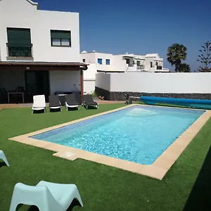 https://villa-antonia-playa-blanca.in-canary-islands.com